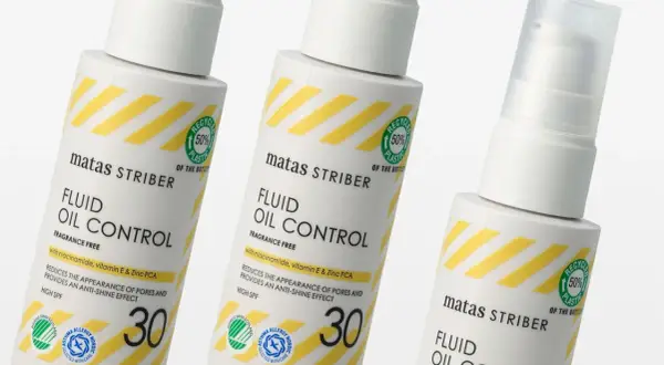 Matas Striber Fluid Oil Control med glycerin i hudvård, som minskar porer och ger matt effekt. SPF 30.