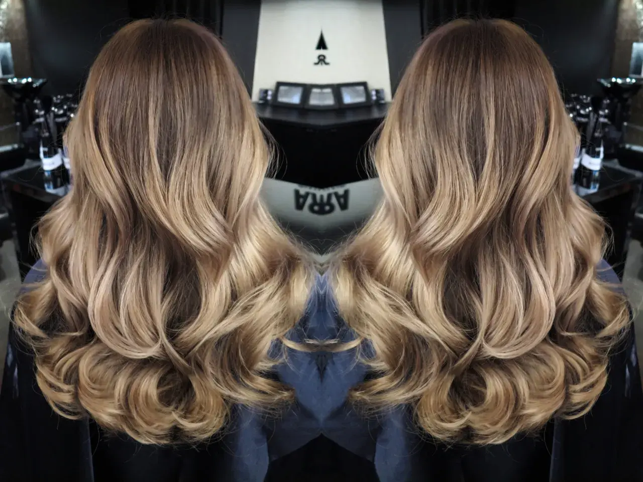 Vackert balayage hår med mjuka vågor och gyllene toner.