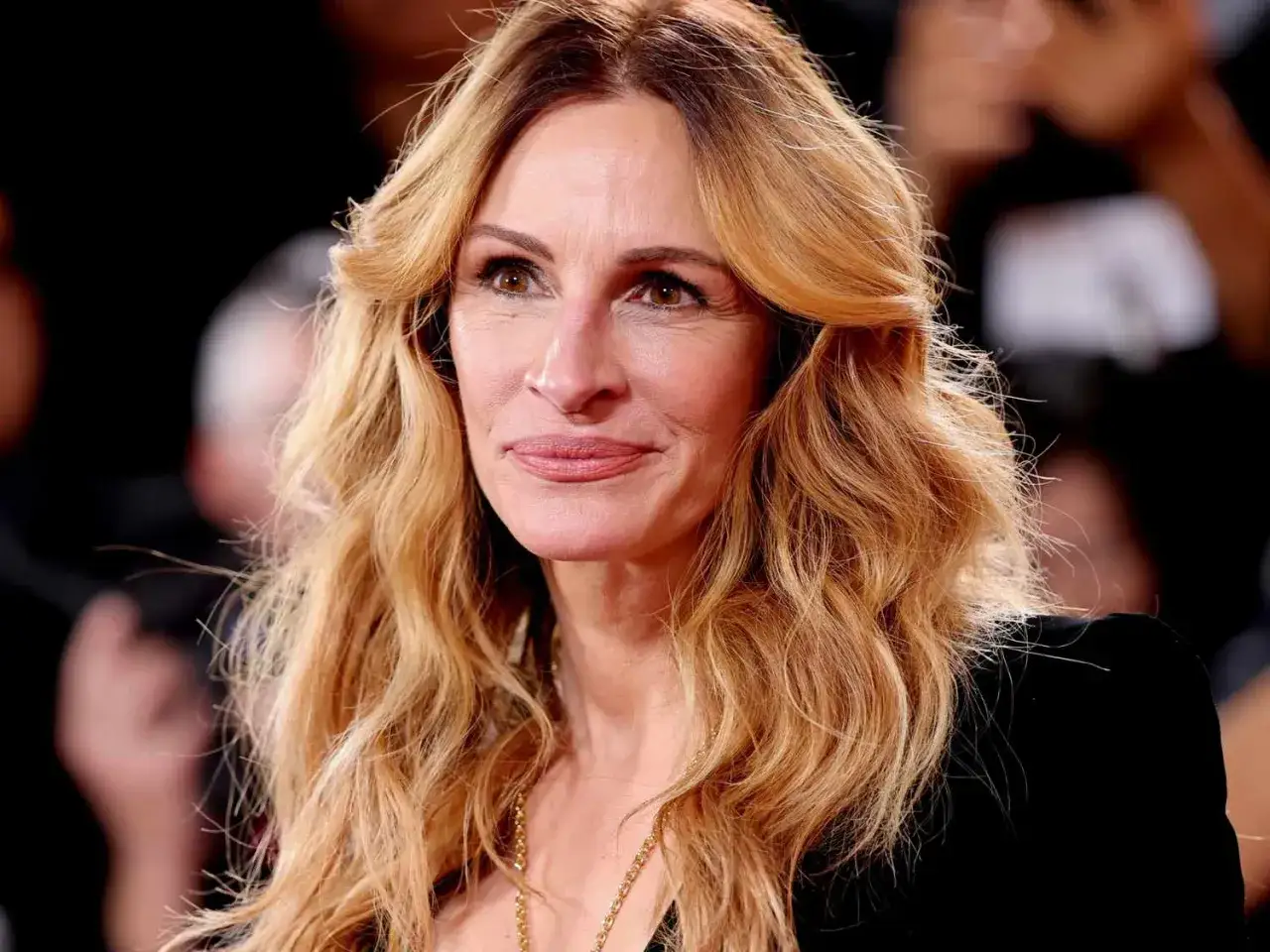 Julia Roberts med sitt ikoniska, böljande hår i mjuka lager.